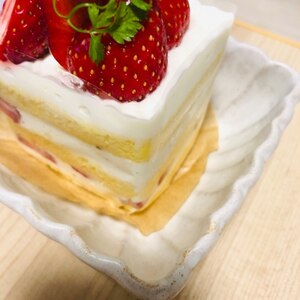 HMで簡単♡苺のショートケーキ♪誕生日や記念日にも